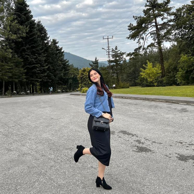 Potret Baby Bump Yasmin Ow. (Instagram/yxsmine.ow)