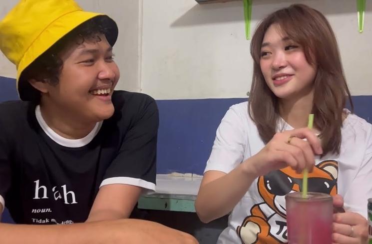 Pria yang Dekat dengan Livy Renata (YouTube Nopek Novian)