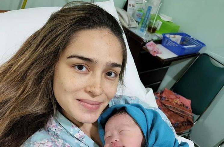 Potret Yasmine Wildblood Melahirkan Anak Ketiga (instagram/@yaswildblood)