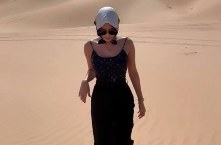 Potret Wika Salim di Gurun (instagram/@wikasalim)