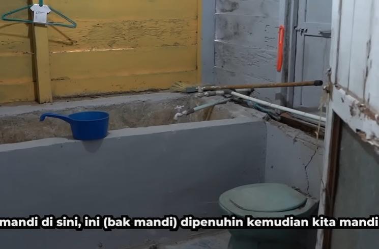 Potret Rumah Ayah Jerome Polin di Kampung (YouTube Nihongo Mantappu)