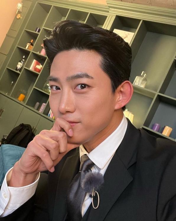 Idol Asli Korea yang Fasih Berbahasa Inggris (Instagram/@taecyeonokay)