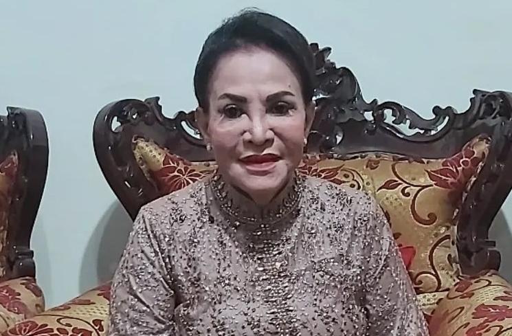 Honor Pertama Artis Sebelum Terkenal (Instagram/@mpok.atiek)