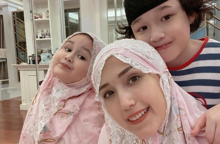 Potret Kayla Anak Pasha Ungu Pakai Hijab (Instagram/adeliapasha)