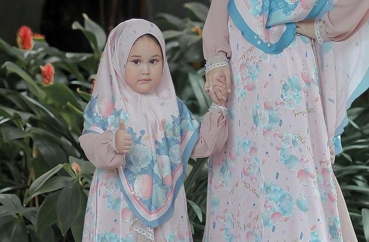 Potret Kayla Anak Pasha Ungu Pakai Hijab (Instagram/adeliapasha)