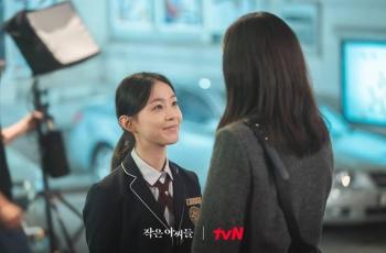 9 Potret Park Ji Hu di Little Women, Jadi Adik Kesayangan Kim Go Eun dan Nam Ji Hyun