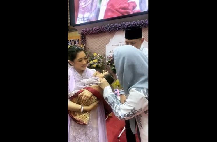 Momen Akikah Anak ke-4 Aliya Rajasa dan Ibas Yudhoyono (Instagram/@annisayudhoyono)