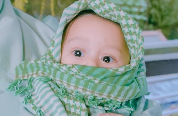 Potret Baby Leslar Pakai Baju Adat Jawa (Instagram/@rizkybillar)
