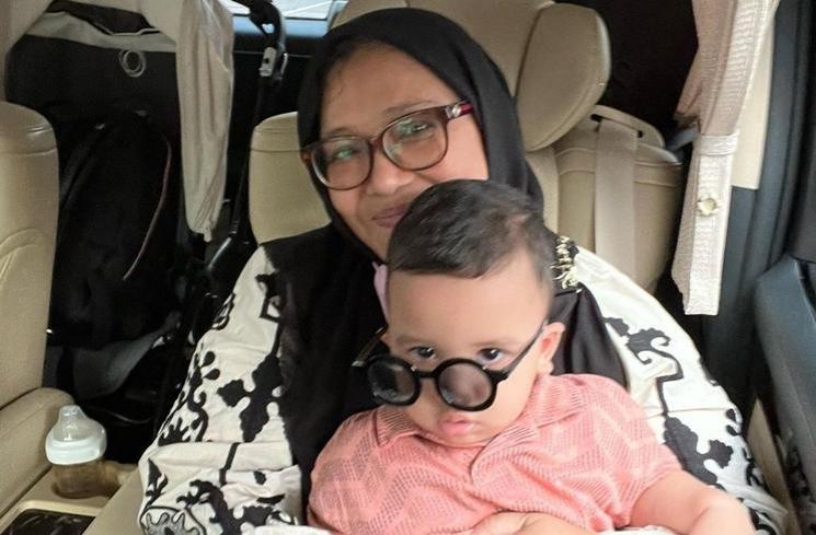 Potret Gemas Ukkasya Pakai Kacamata (instagram/@ukkasyahki)