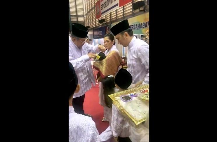 Momen Akikah Anak ke-4 Aliya Rajasa dan Ibas Yudhoyono (Instagram/@annisayudhoyono)