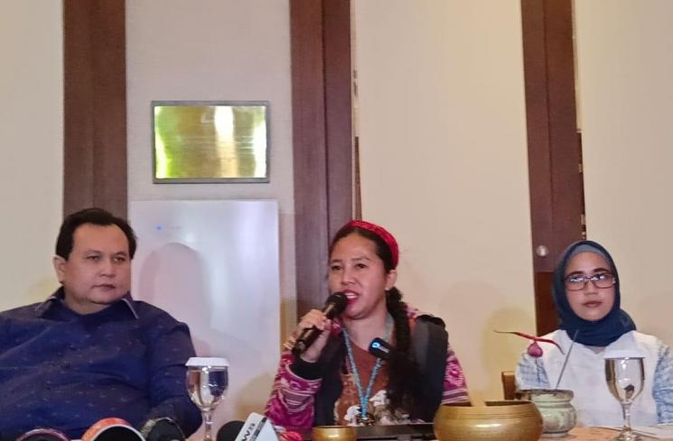 Mbak Rara Pawang Hujan ditemui di Senayan, Jakarta Pusat pada Kamis (1/9/2022). (MataMata.com/Rena Pangesti)