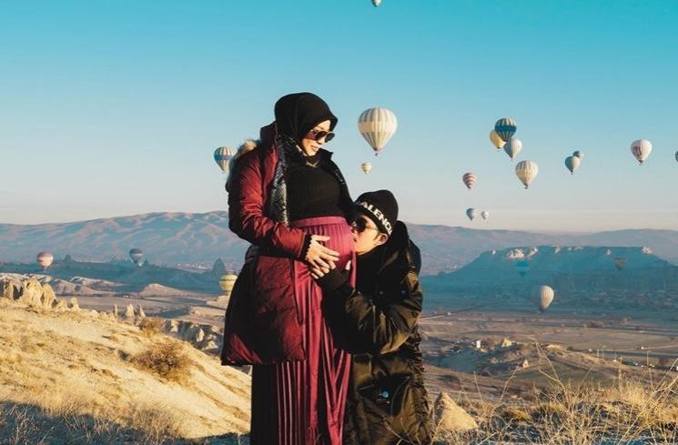 Potret Babymoon Artis di Luar Negeri (instagram/@aurelie.hermansyah)