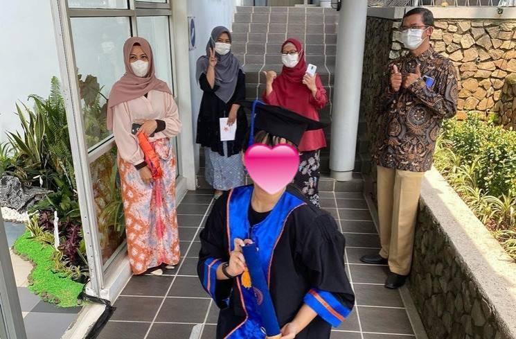 Potret Sutradara Andi Bachtiar Bareng Keluarga (instagram/@andibachtiar)