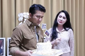 10 Potret HUT Pernikahan ke-9 Arumi Bachsin dan Emil Dardak, Penuh Haru
