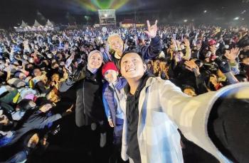 Lihat Ganjar Pranowo di Kerumunan Penonton, Sikap Denny Caknan Langsung Berubah: Akhlaknya Jempolan!