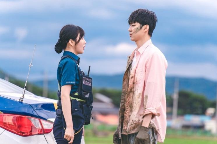 Potret Baek Sung Chul di Once Upon a Small Town (Soompi)