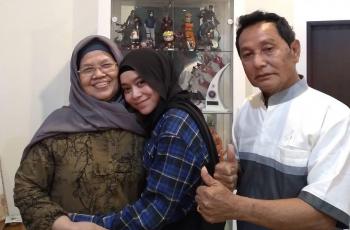 10 Momen Kedekatan Lesti Kejora dan Ibu Mertua, Ajak Liburan ke Luar Negeri hingga Kasih Barang-barang Branded