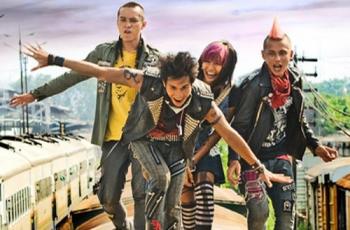 Vino G Bastian Pakai Outfit Kompak dengan Andhika Pratama, Ternyata Mau Nostalgia Film 'Punk In Love'
