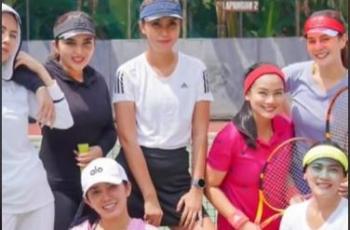 Titi Kamal Kenalkan Geng Tenis, Netizen Soroti Anggotanya Nggak Kaleng-kaleng: Fuji Yakin Mau Gabung?