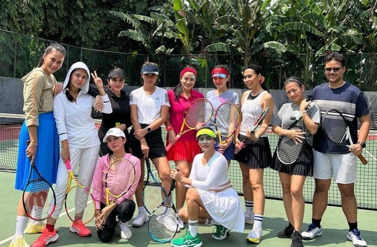 Potret Geng Tenis Titi Kamal (Instagram/@astridtiar127)