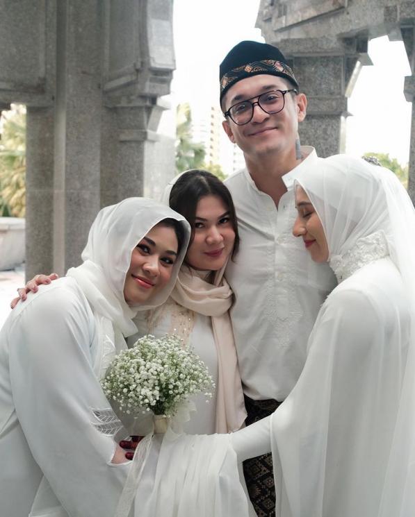 Potret Miller Khan Jadi Wali Nikah. (Instagram/miller_khan)
