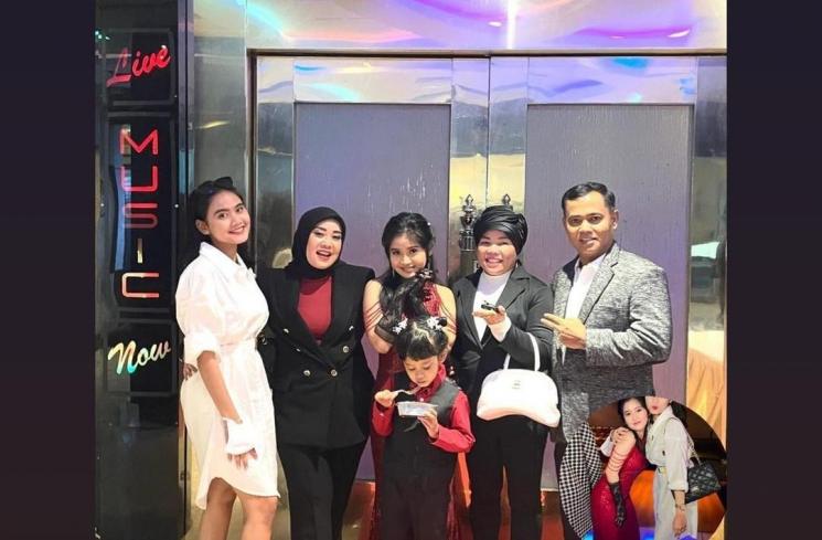 H Faisal Dewi Zuhriati di acara ulang tahun Chika (Instagram/@ssyifasalma)