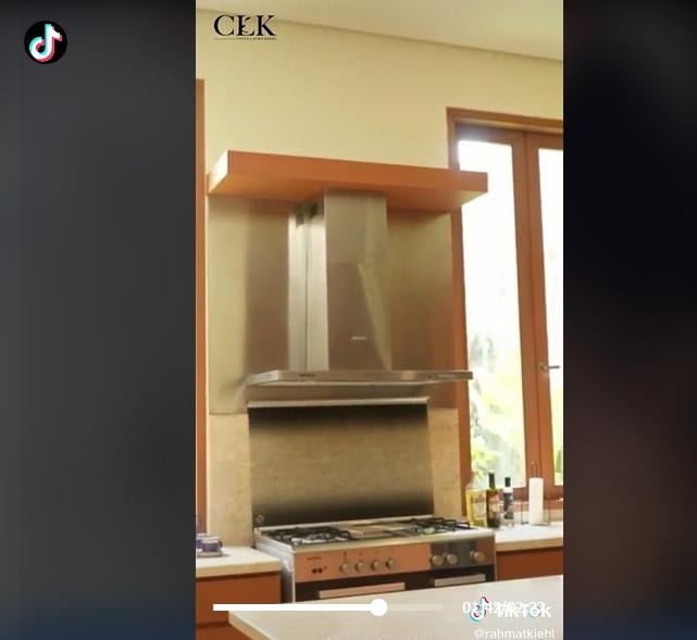 Potret rumah Cinta Laura. (TikTok/rahmatkiehl)