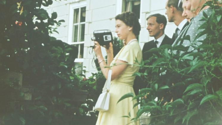 Serial dan Film dengan Tokoh Ratu Elizabeth II. (IMDb)