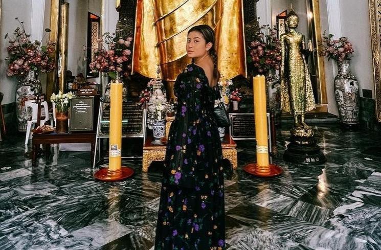 Momen Liburan Awkarin di Thailand (Instagram/@narinkovilda)