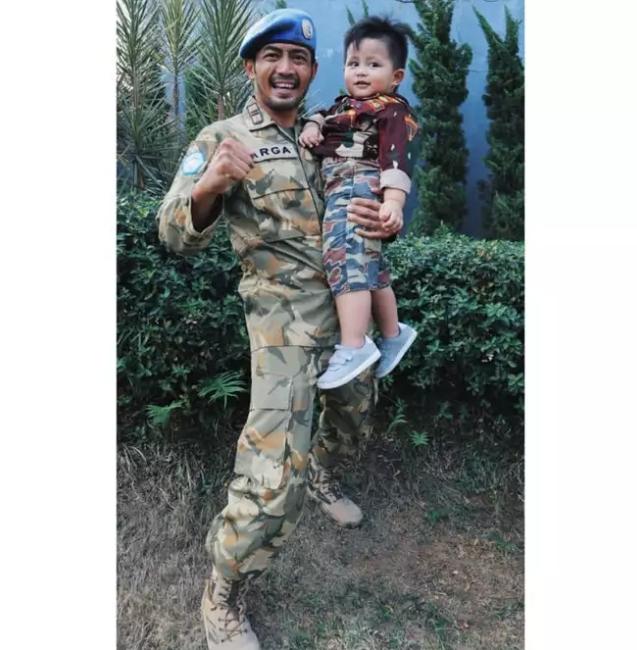 Potret Artis Pria Pakai Seragam TNI. (Instagram/yamacarlos07)