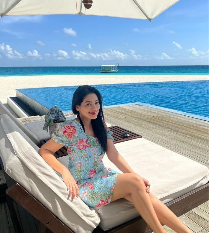Potret Titi Kamal dan Christian Sugiono Liburan ke Maldives. (Instagram/titi_kamall)