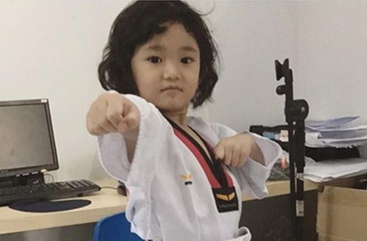 Anak artis belajar bela diri sejak kecil (Instagram/ayutingting92)