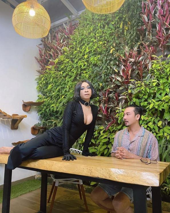 Potret Terbaru Aming Kenakan Dada Tiruan. (Instagram/amingisback)