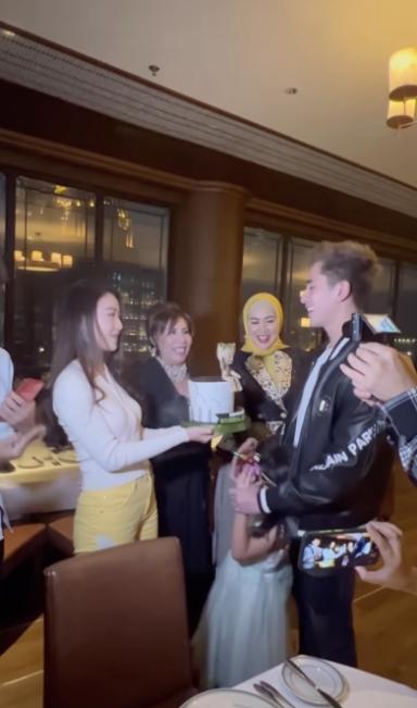 Potret Kejutan Ultah Verrel Bramasta. (Instagram/bramastavrl)