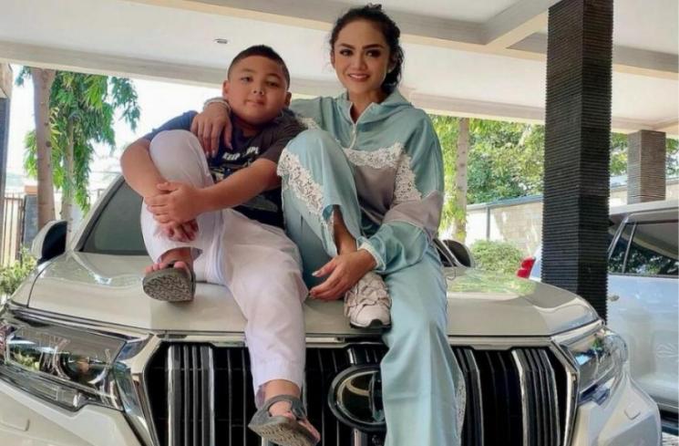Artis Ubah Nama Anak. (Instagram/krisdayantilemos)
