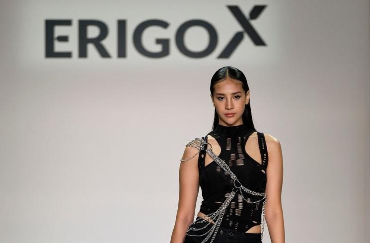 Gaya Anya Geraldine Bak Model Profesional (Instagram/@nyfw)