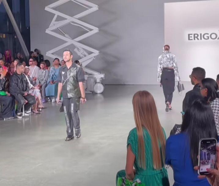Pesona Raffi Ahmad Melenggang di Catwalk New York Fashion Week. (Instagram/raffinagita1717)