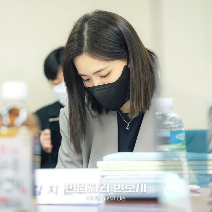 Pesona Kim Ji Eun di One Dollar Lawyer (Instagram/@sbsdrama.official)