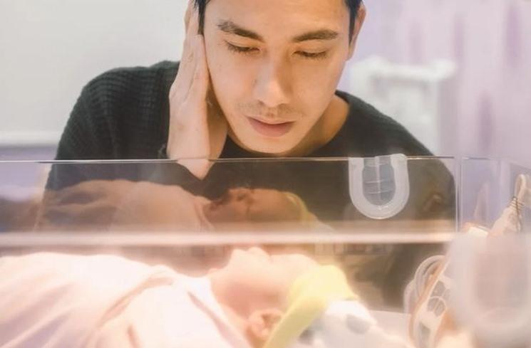 Momen Istri Evan Marvino Melahirkan. (Instagram/@evanmarvino)