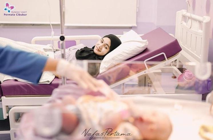 Momen Istri Evan Marvino Melahirkan. (Instagram/@evanmarvino)