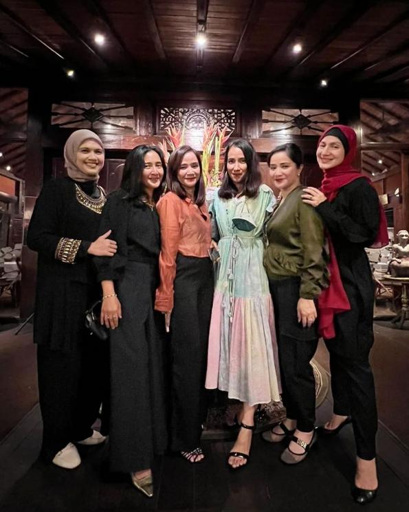 Potret Terbaru Wanda Hamidah Usai Berhijab(Instagram/@Wanda_Hamidah)