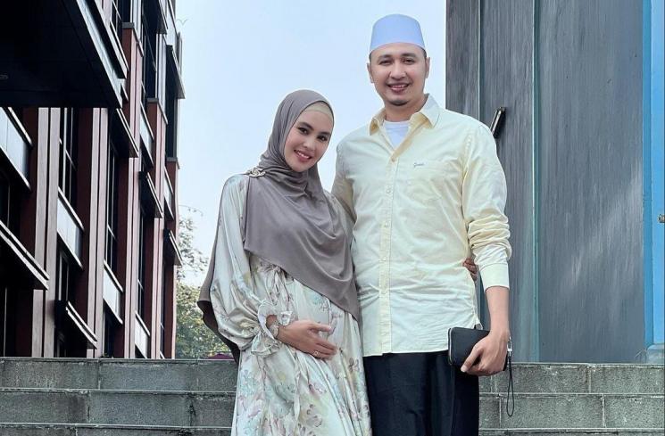 Pasangan Artis yang Terkenal Religius. (Instagram/@kartikaputriworld)
