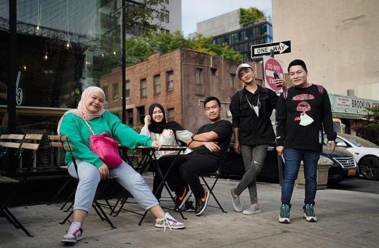Potret PNS Rans Entertainment di New York. (Instagram/@shela_lala96)