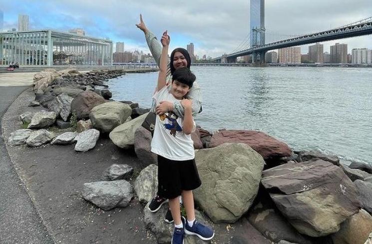 Potret PNS Rans Entertainment di New York. (Instagram/@shela_lala96)