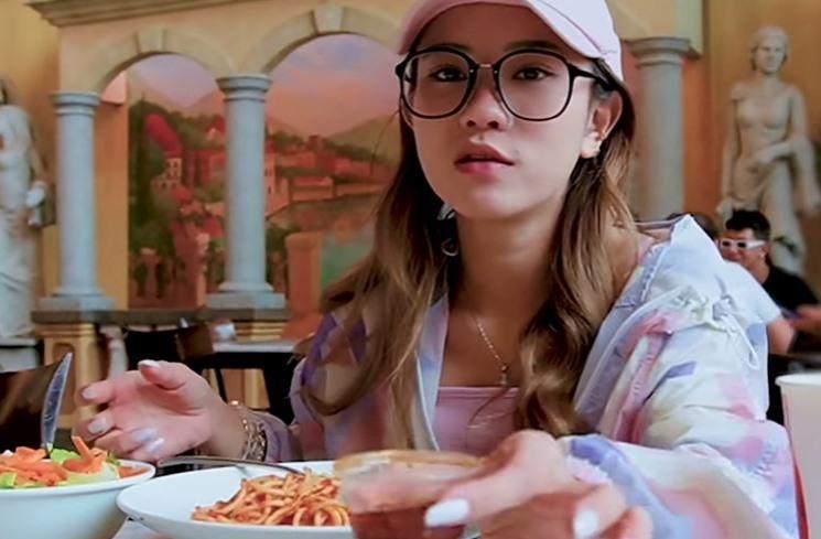 Potret Jessica Jane Nginap di Hotel 40 Juta. (YouTube/Jessica Jane)