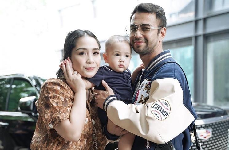 Nagita Slavina,Raffi Ahmad, dan Rayyanza. (Instagram/@raffinagita1717)