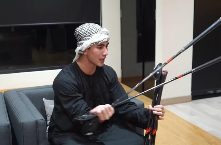 Momen Verrell Bramasta buka kado ultah (YouTube/VRL Bramasta)