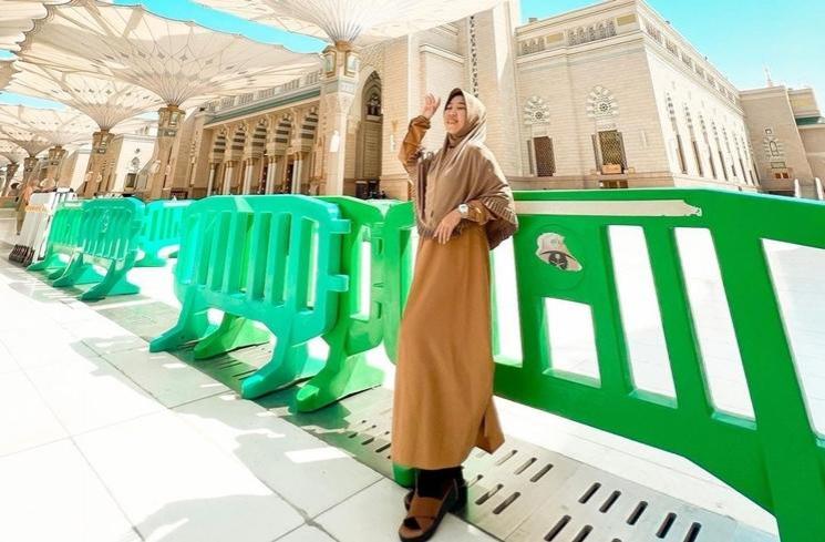 Momen Kiky Saputri Umrah Bareng Keluarga (instagram/@kikysaputrii)