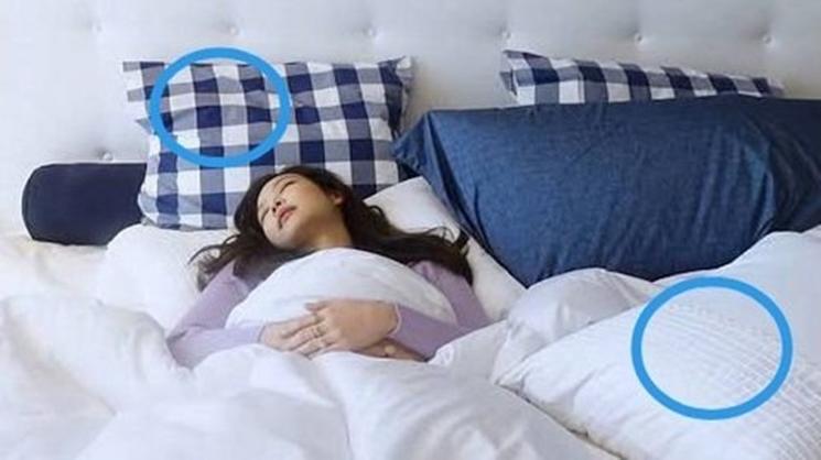 V BTS Diduga Tidur di Kasur Jennie BLACKPINK. (pannchoa)