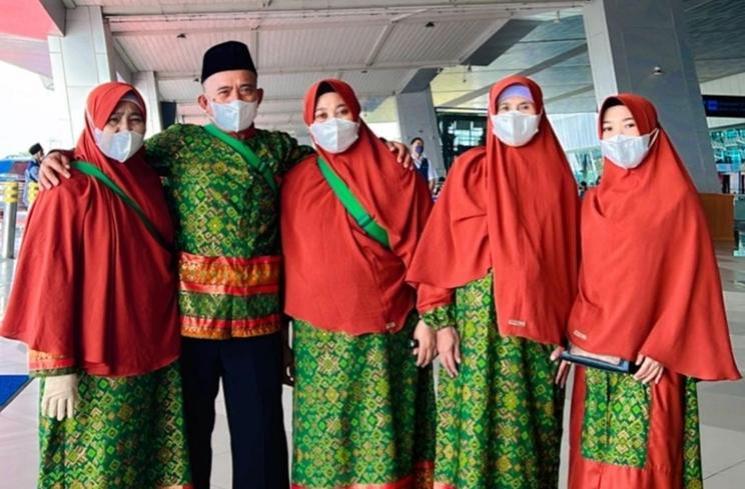 Momen Kiky Saputri Umrah Bareng Keluarga (instagram/@kikysaputrii)